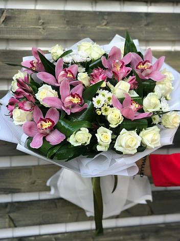 Букет цветов из: Розы и Хризантемы в Горячем Ключе