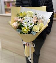 Букет цветов из:  Альстромерии, Розы и Хризантемы в Горячем Ключе
