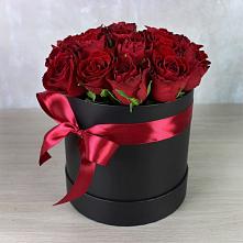 Цветочная композиция из Розы в шляпной коробке в Горячем Ключе
