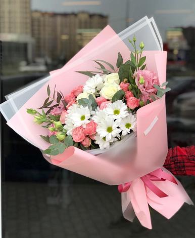 Букет цветов из: Розы, Лизиантусы и Хризантемы в Горячем Ключе